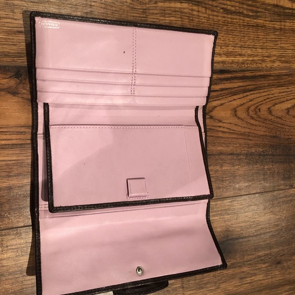 Signature Coach Wallet - Picture 4 of 4